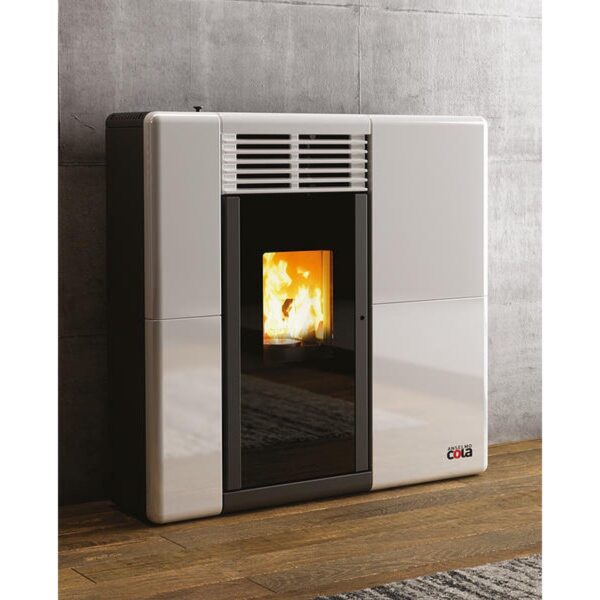 immagine-1-anselmo-cola-stufa-a-pellet-canalizzabile-anselmo-cola-modello-afrodite-1104-kw-disponibile-in-vari-colori-ean-8028693852425-jpg